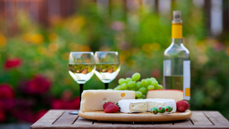 Make Your Event Unforgettable With A Tour of Traverse City Vineyards