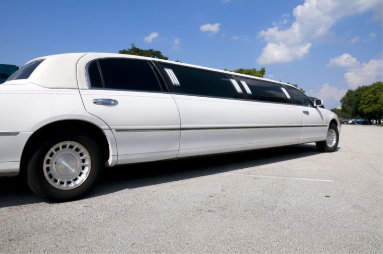 Airport Limo Service at Your Service