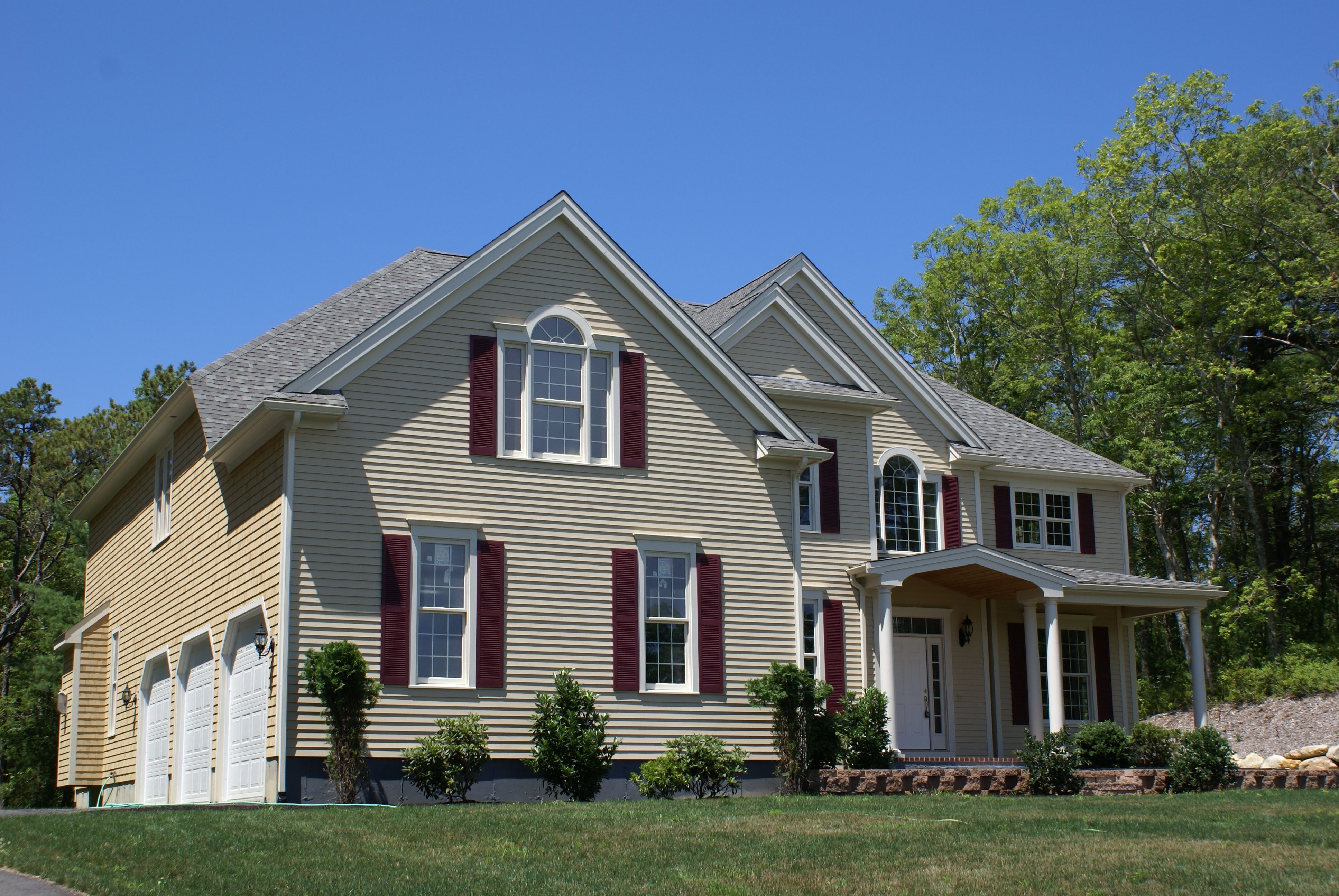 Three Main Advantages of Vinyl Siding Installation in Marlboro, NJ