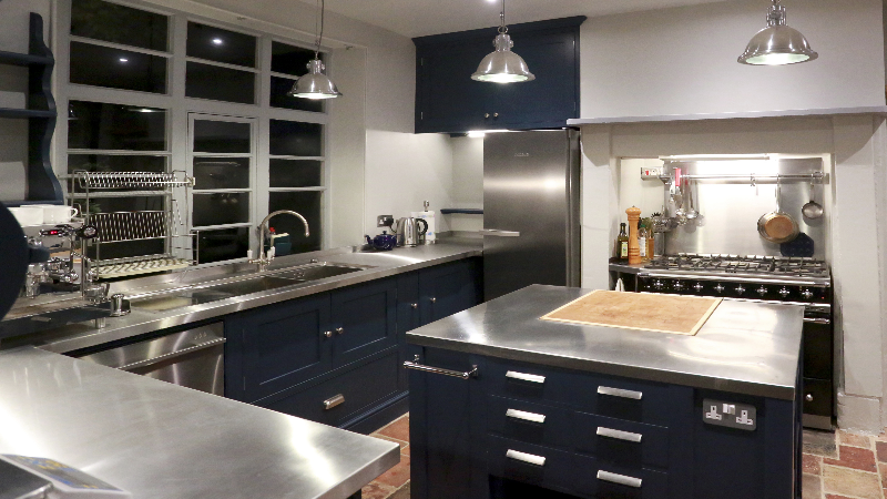 Reasons You Should Use Stainless Steel for U.K. Commercial Catering Tables